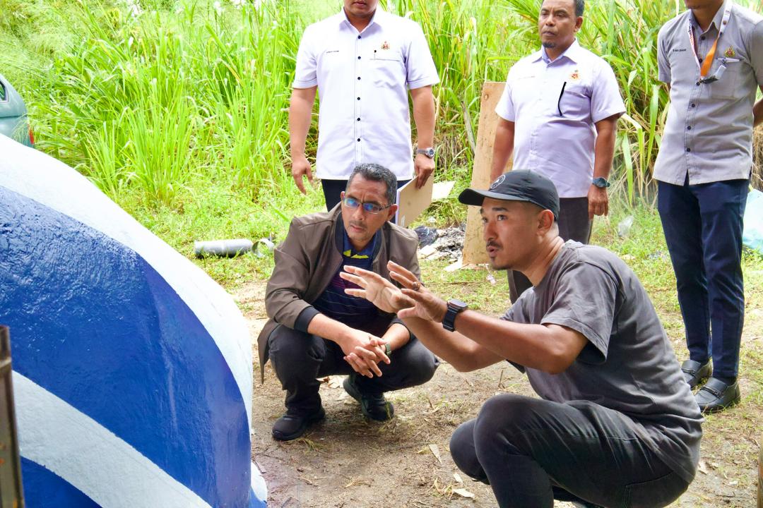 Lawatan Ketua Jajahan Pasir Puteh ke Tapak Kerja Kereta Berhias