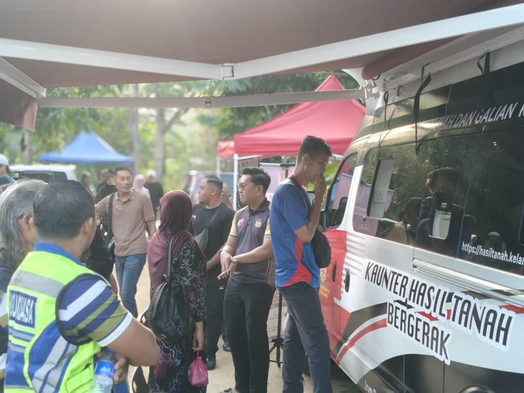 30 Januari 2026 - Kutipan Cukai Tanah Luar Pejabat Di Pasar Pendekar Guntung Padang Pak Amat