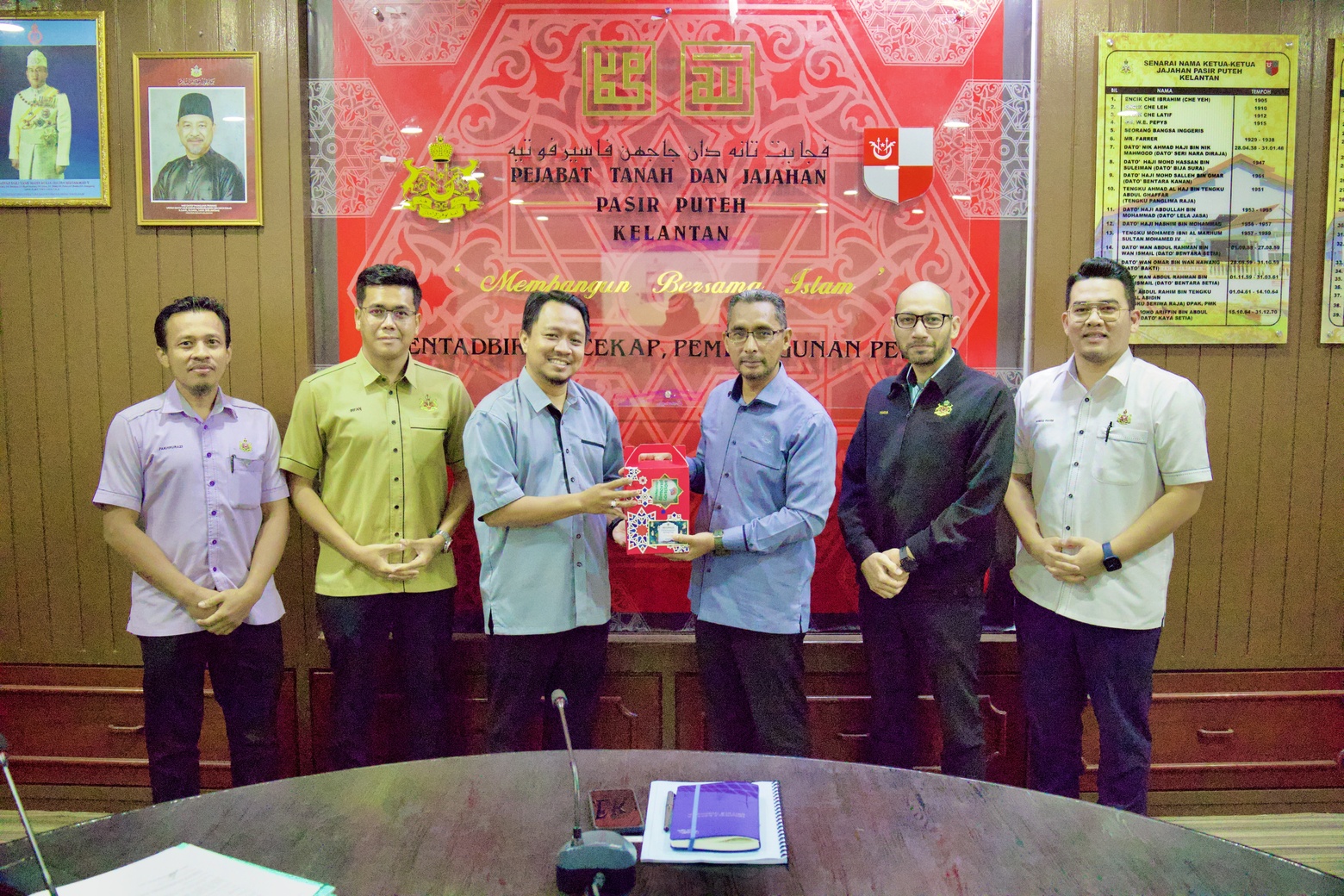 Majlis Khatam Al-Quran serta Sumbangan Hari Raya anjuran Kelab BERKESAN, Pejabat Tanah dan Jajahan Pasir Puteh
