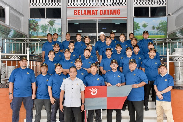 Majlis Perjumpaan YABrs. Ketua Jajahan Pasir Puteh merangkap Yang Dipertua Majlis Daerah Pasir Puteh bersama peserta Kontinjen Perbarisan Hari Kebangsaan Malaysia 2026
